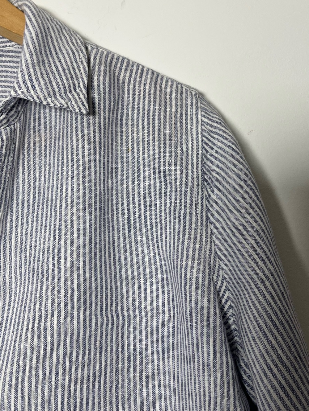 Tahari 100% Linen Classic Navy & White Vertical Stripe Button-Down Shirt Coastal - Picture 6 of 12
